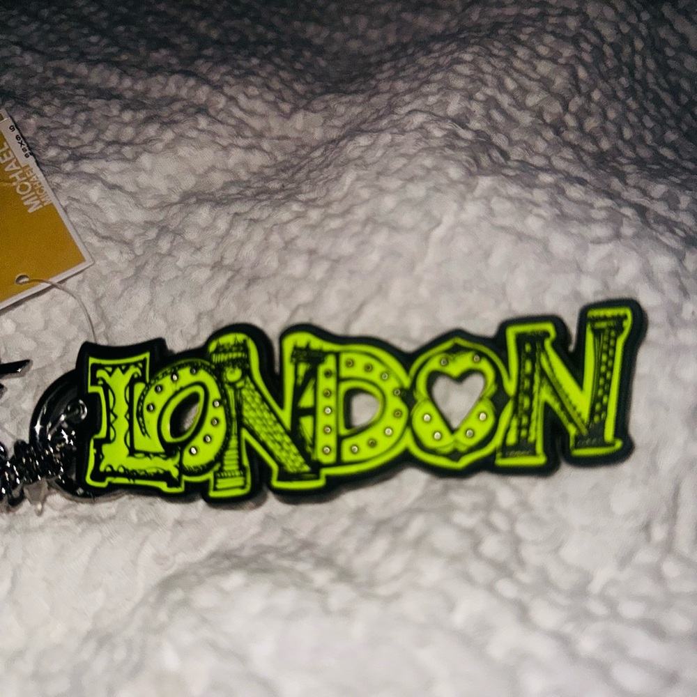 MICHAEL KORS/MK LONDON NEON NOVELTY KEYCHAIN FOB/ vintage rare! 35F9SNZK2X - Picture 2 of 16